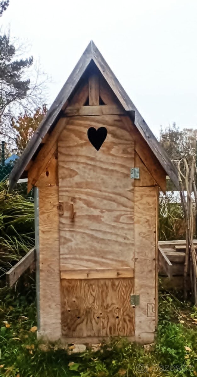 Nabízím suchý záchod - kadibudku:)