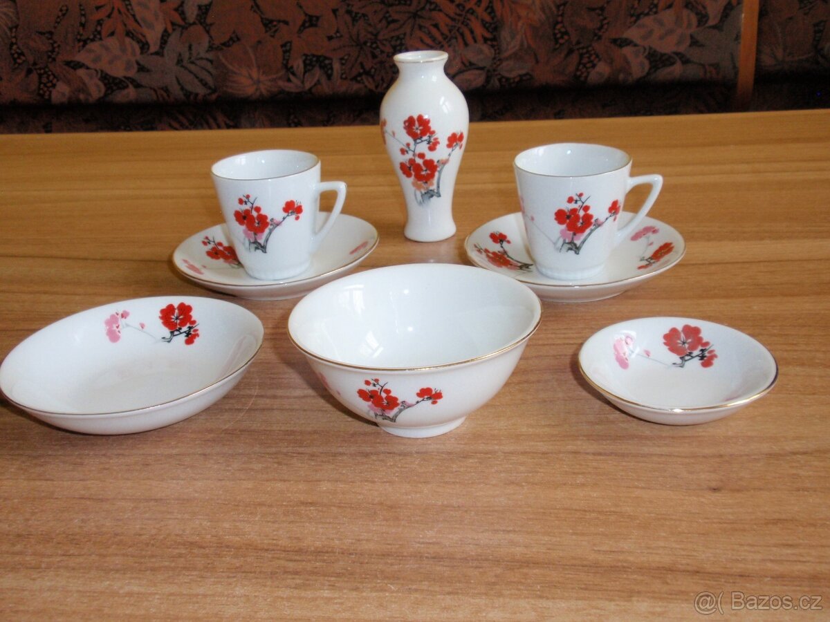 Sada porcelánu stejného dekoru