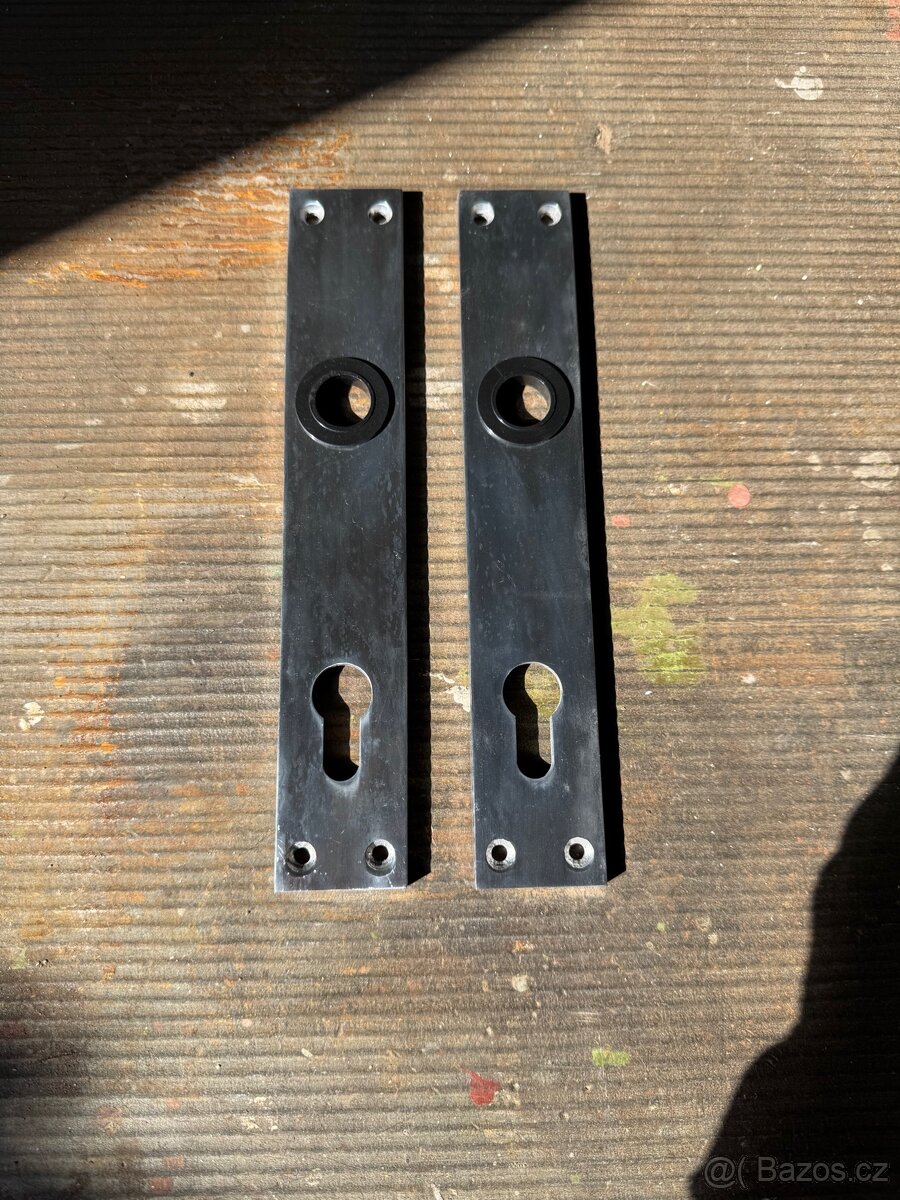 Dveřní štíty hliníkové