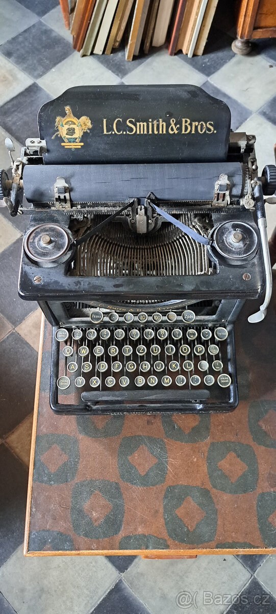 Psací stroj L.C.SMITH U.S.A.