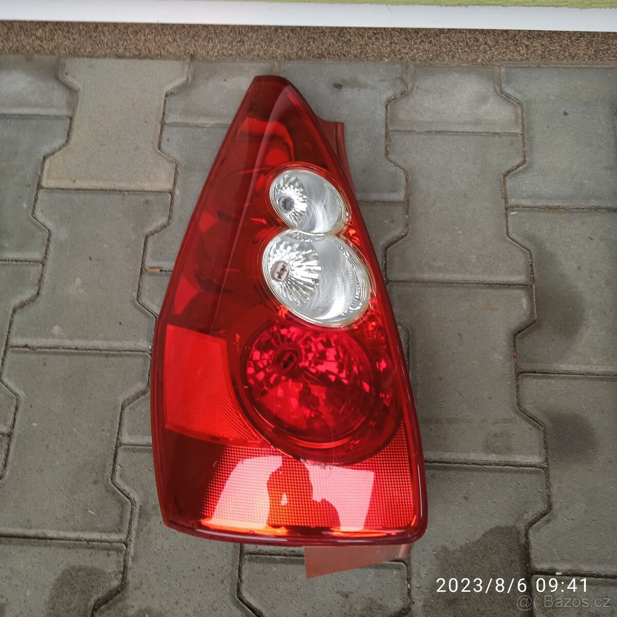 Mazda 5 - levé zadní světlo.