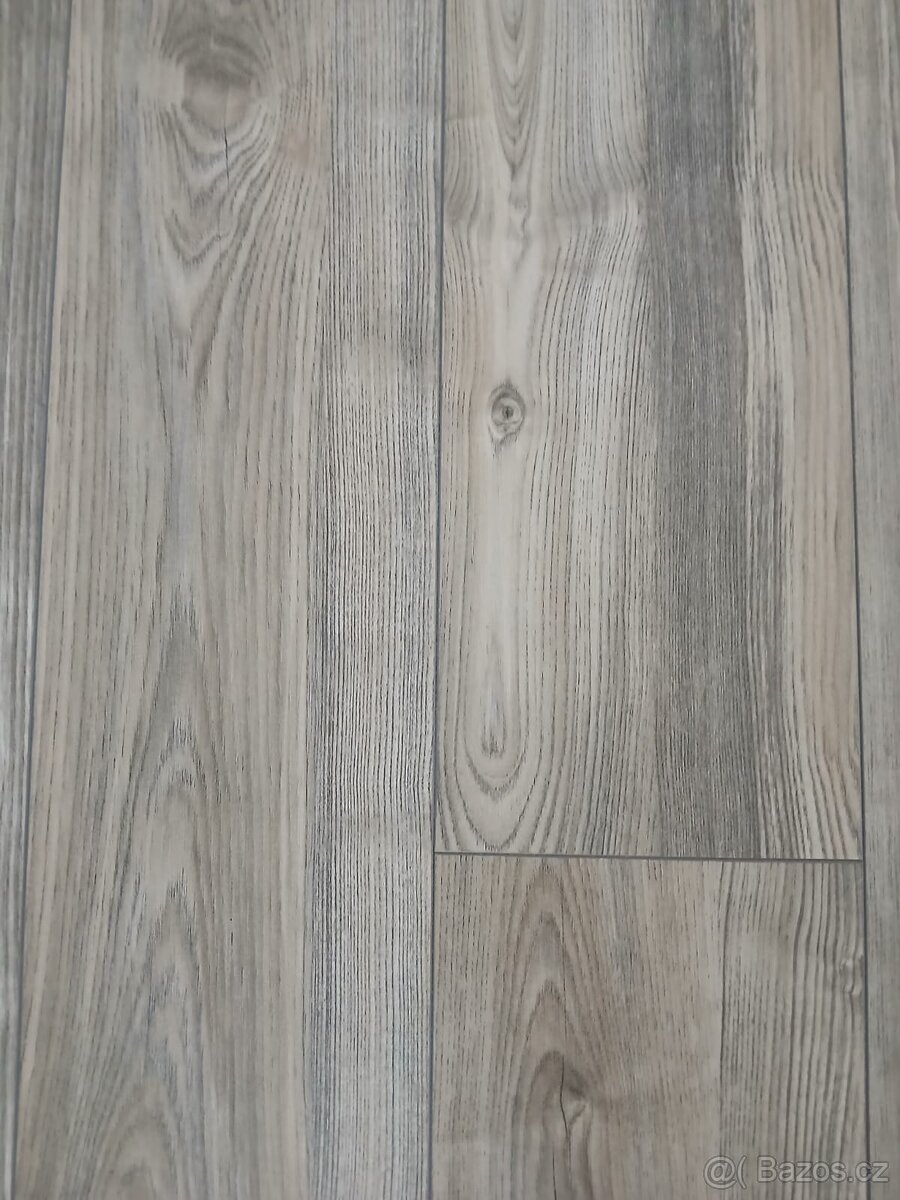 Prodám plovoucí laminátovou podlahu