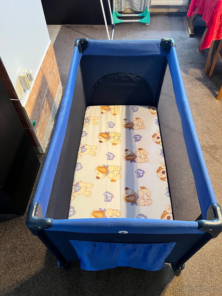 Skládací postýlka