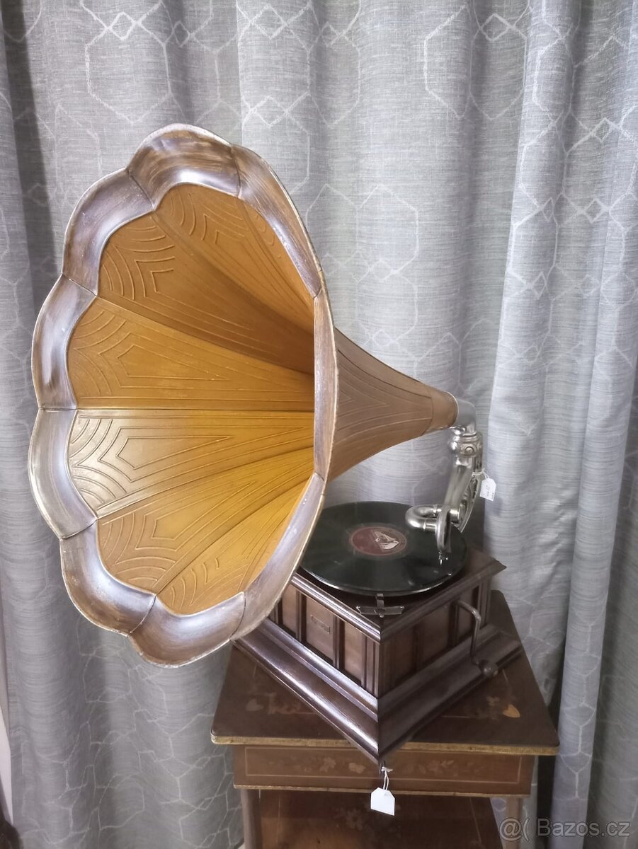 Gramofon s troubou