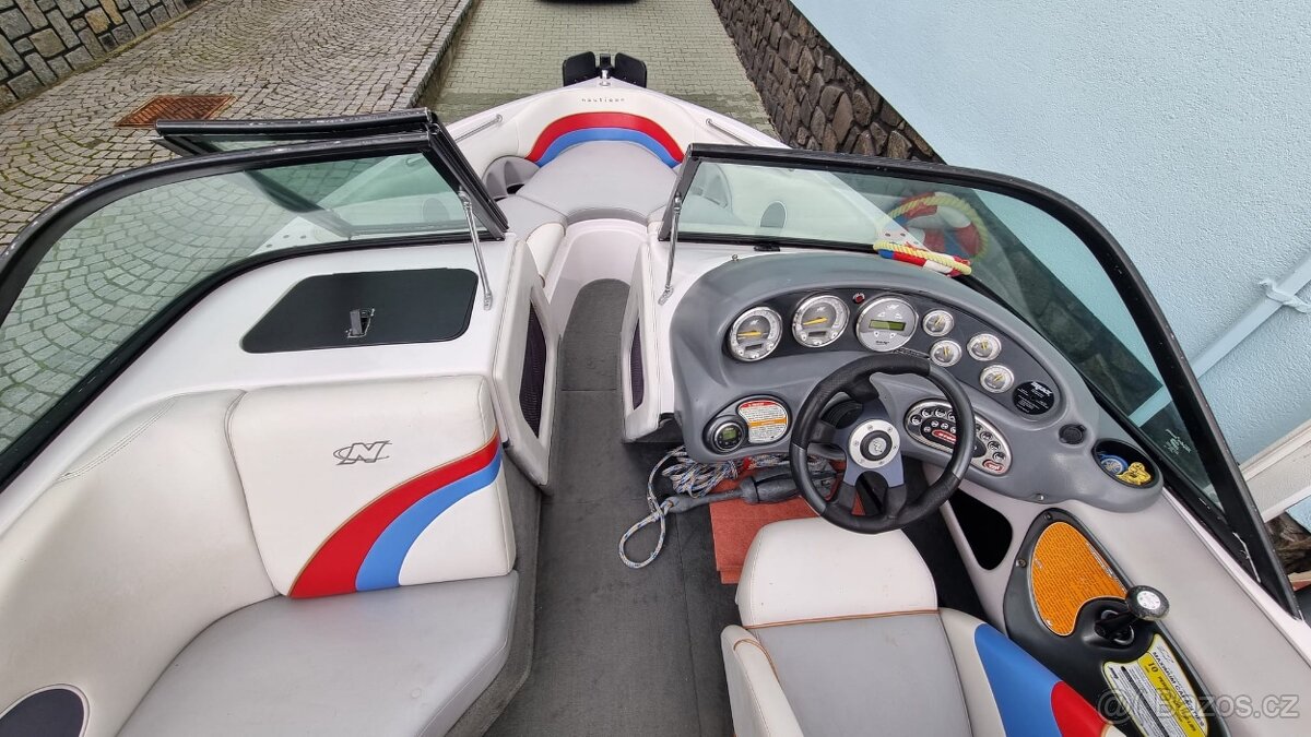 Motorová loď NAUTIQUE