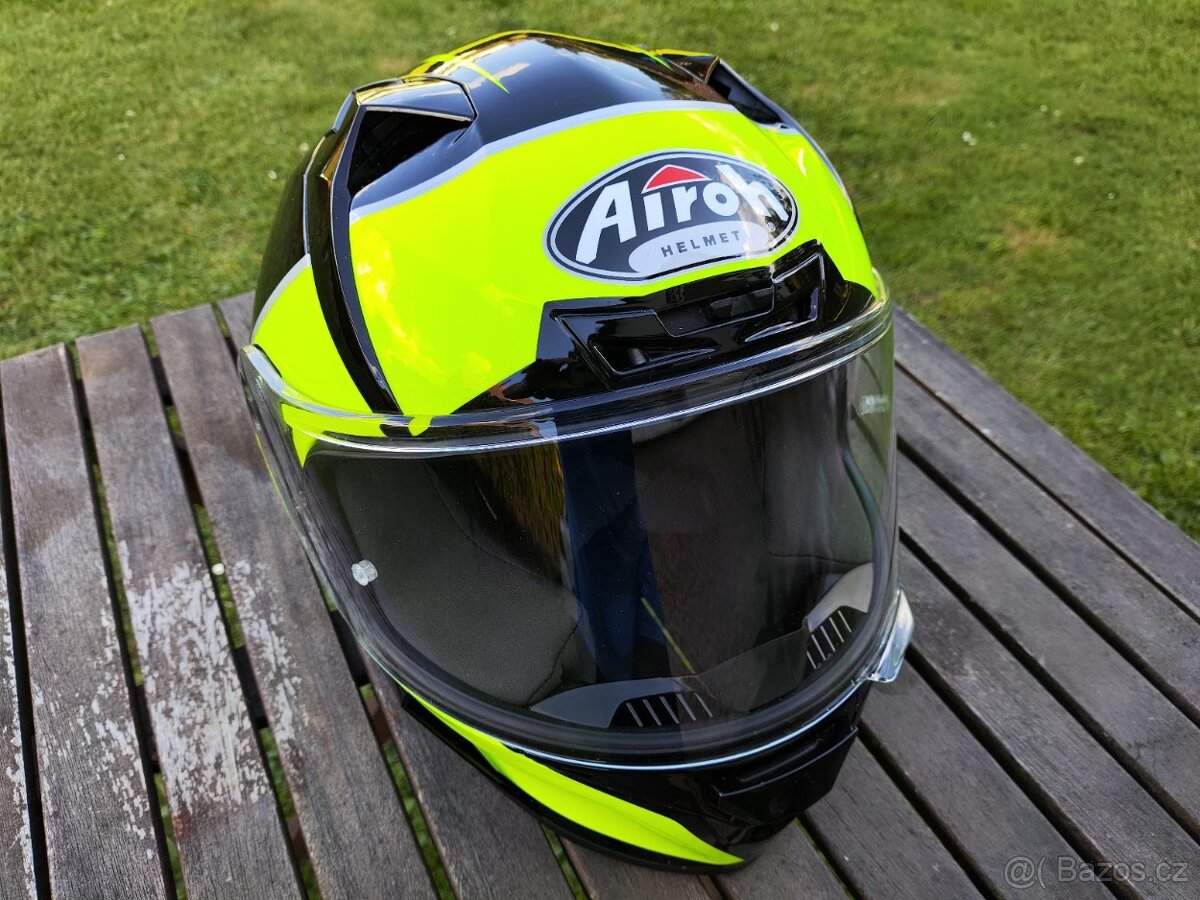 Moto helma Airoh Valor Eclipse žlutá/černá lesklá vel. XS