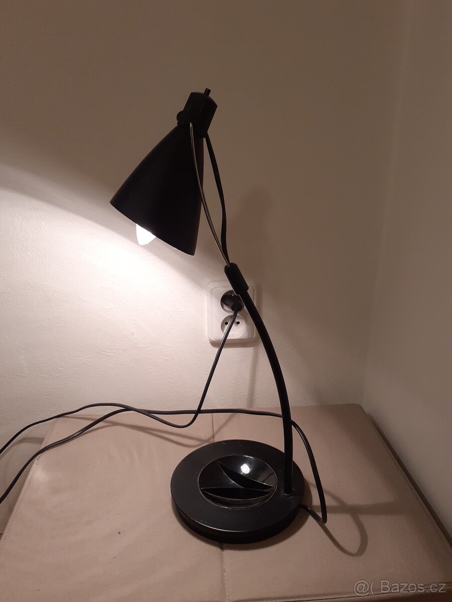 malá stolní lampička