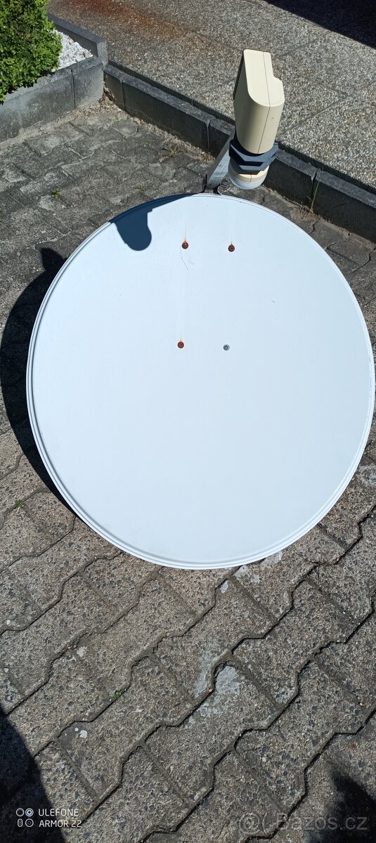 Televizní parabola.