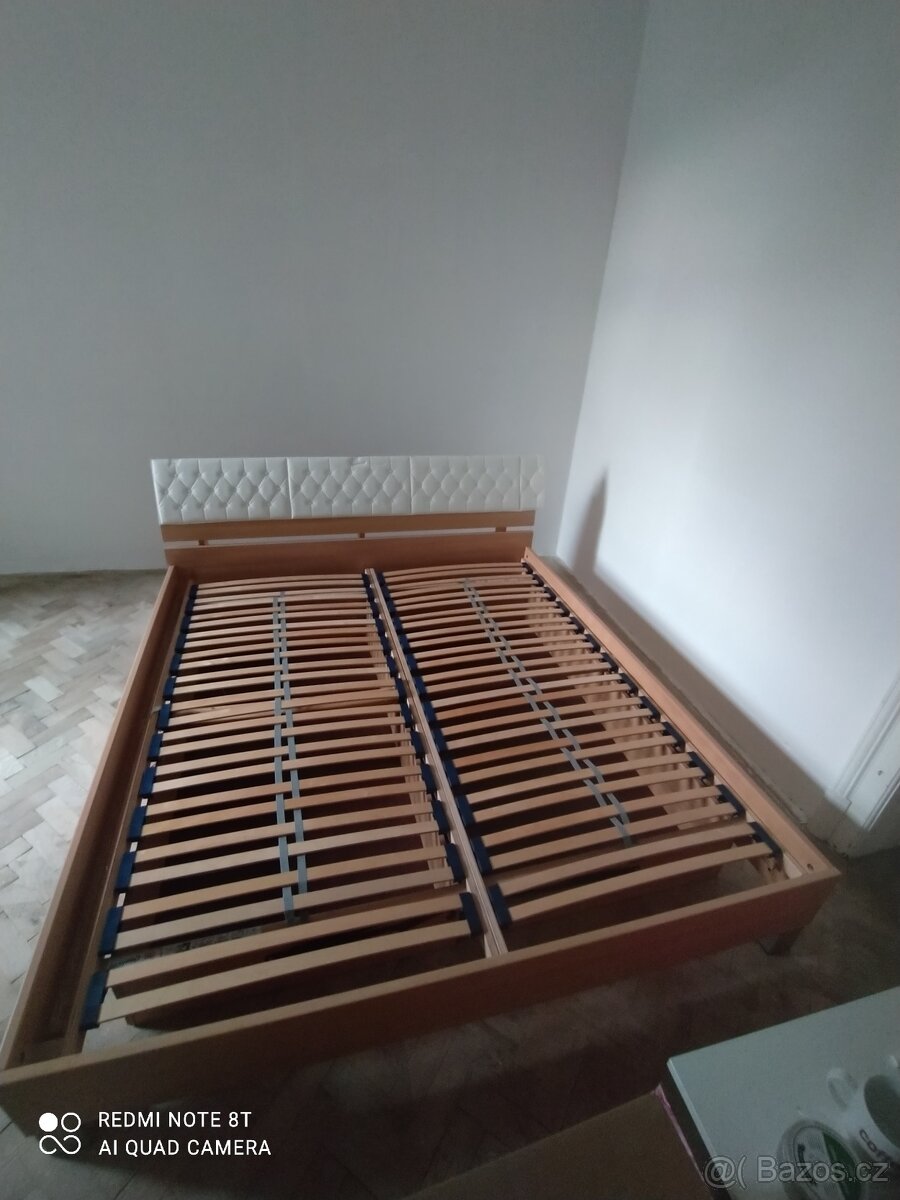 Postel a matrace