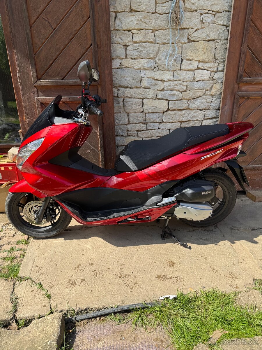 Honda PCX 125 – TOP stav, bez investic, nové pneu, STK do 20