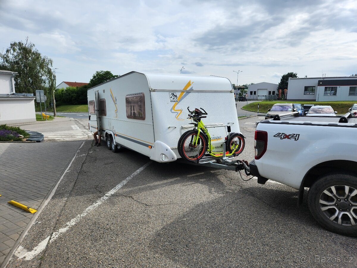 Unikátní prostorný karavan Kanus 750 s vysouvacím bokem