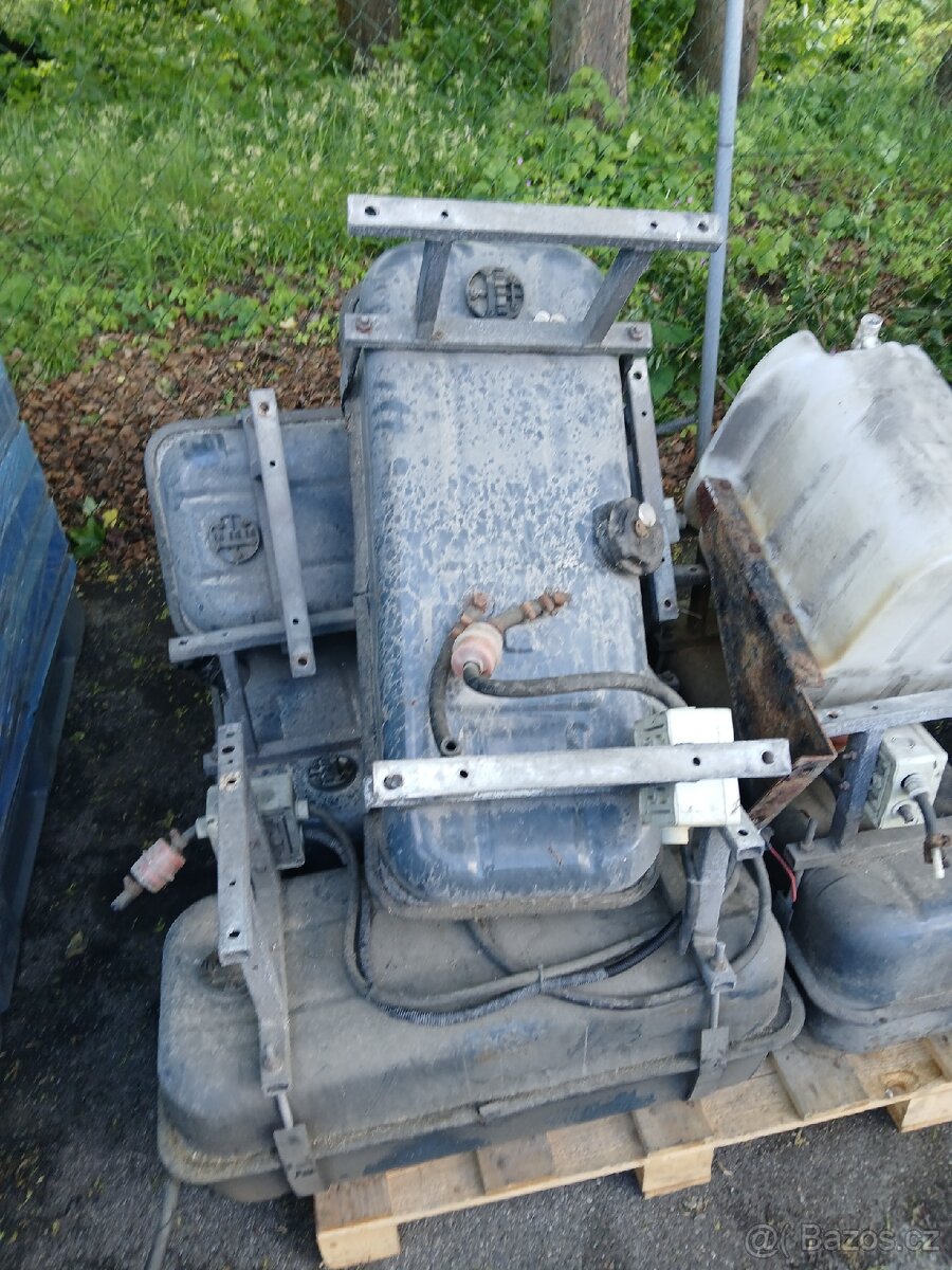 Palivová nádrž Škoda 1203 valník