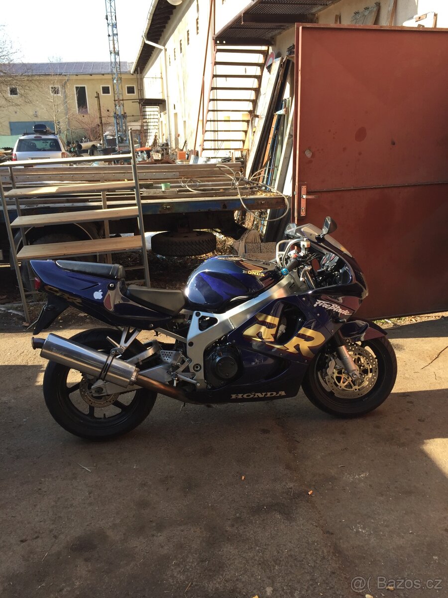 Honda cbr 900rr