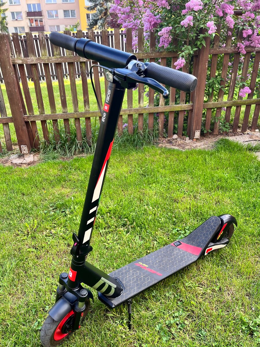 Elektrická koloběžka Aprilia ESR2 EVO