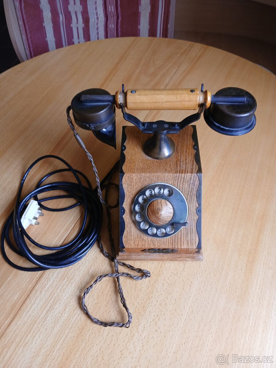 Retro telefon Tesla