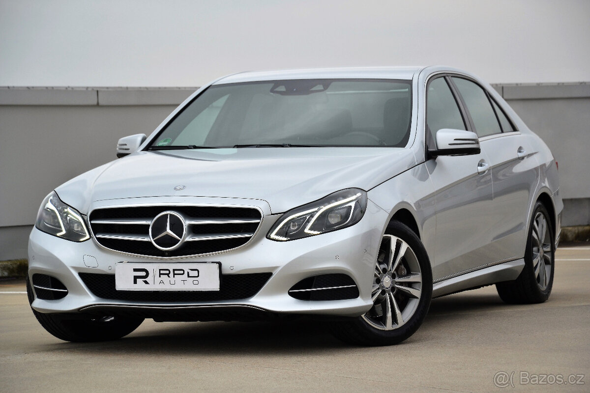 Mercedes-Benz E 400 4M / DESIGNO / 245kW / TOP-VÝBAVA / CZ