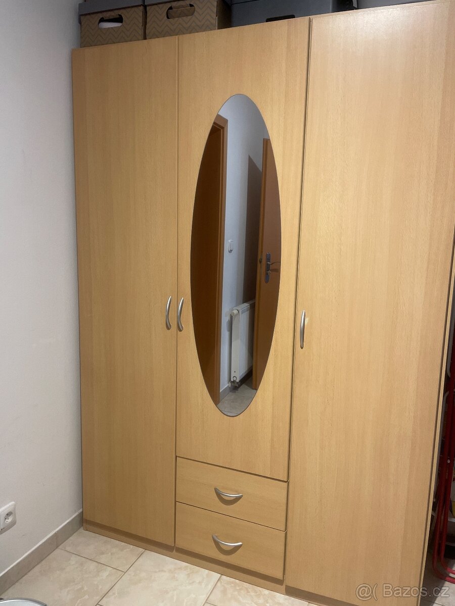 Šatní skříň