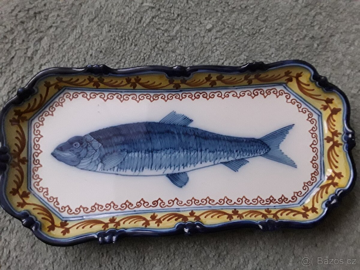 Stará plochá míska .-ručně malovaná-značeno...