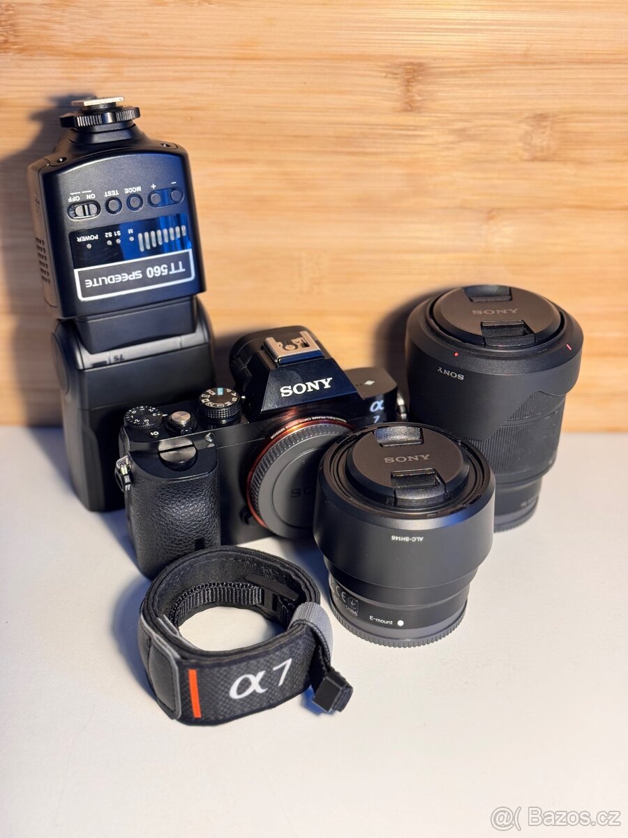 Sony Alpha A7 + objektivy, blesk, brašna, stativ