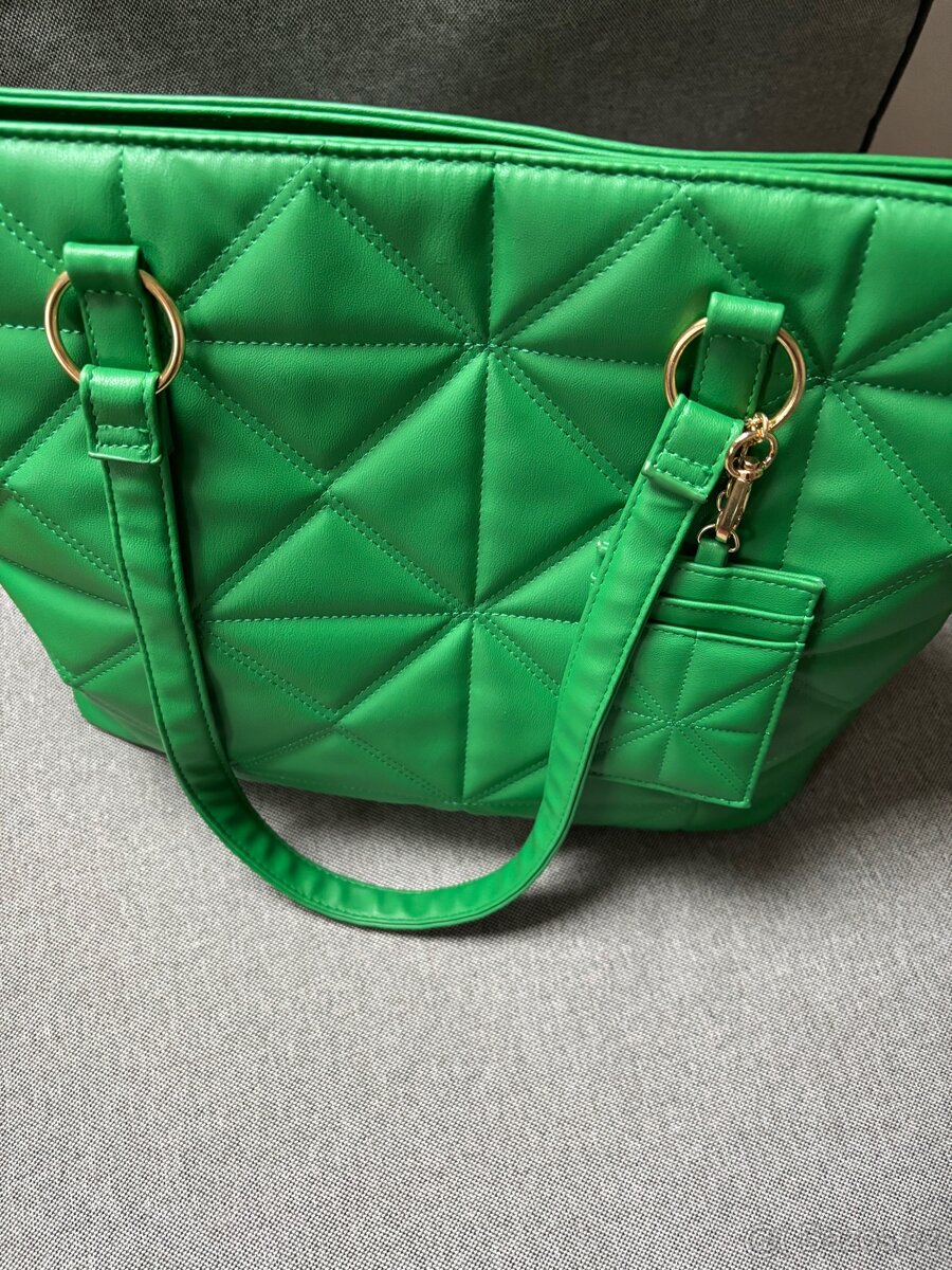 Kabelka velká top stav