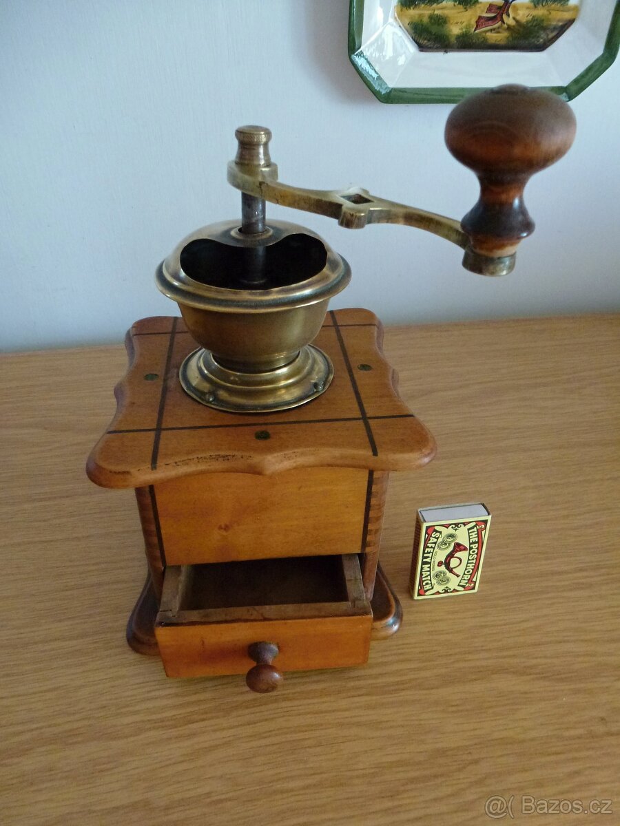 Mlýnek na kávu
