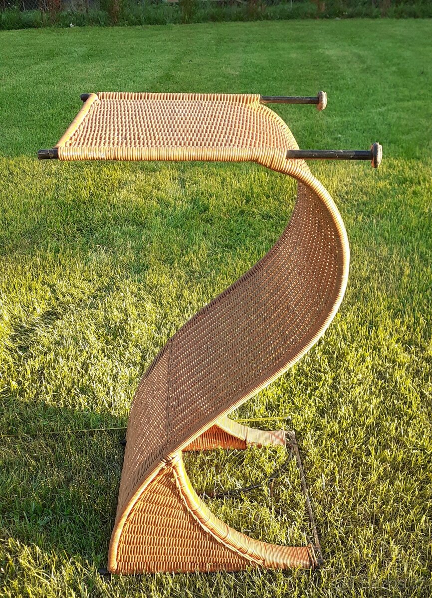 Retro ratanový stojan