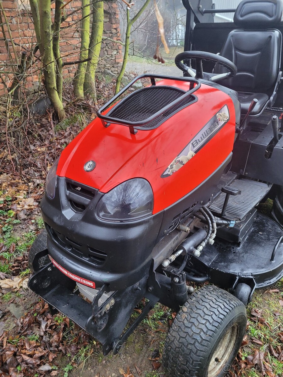 Zahradní traktůrek