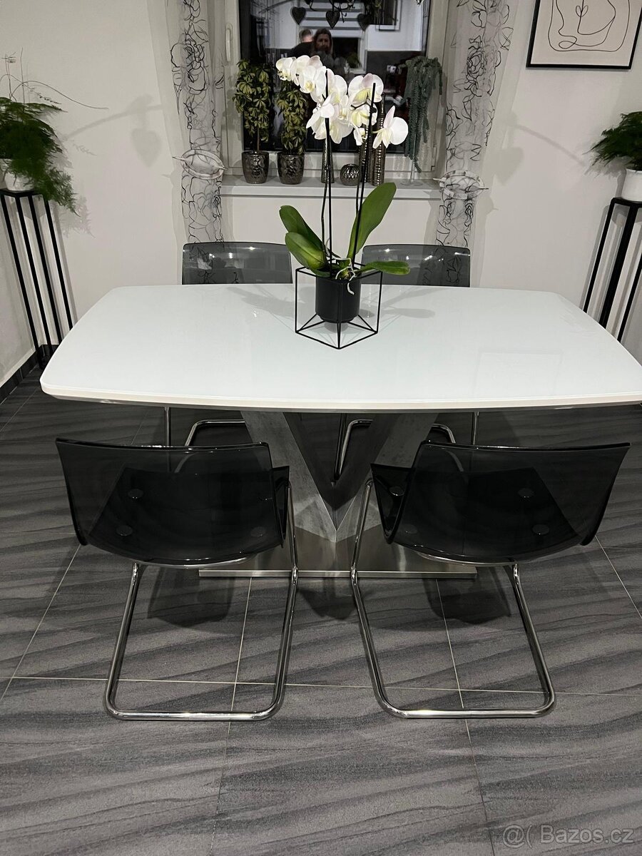 jídelní stůl + 4 židle ikea