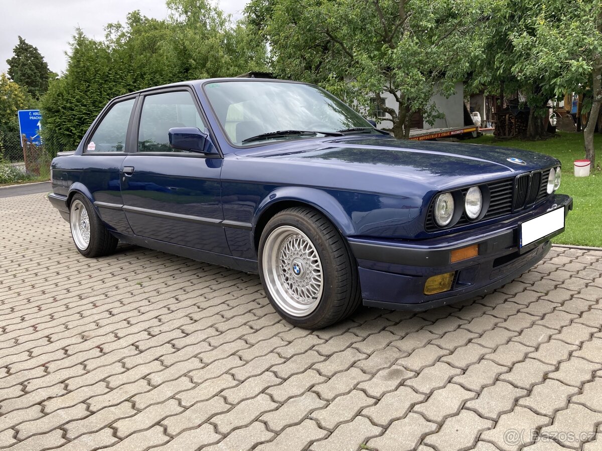 BMW E30 318 IS