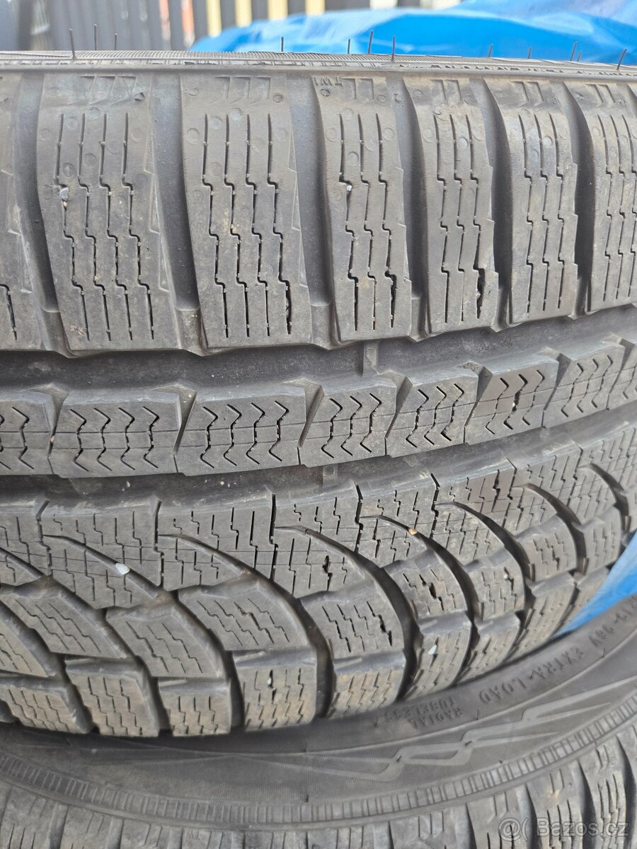 Zimni pneu 235/40/19