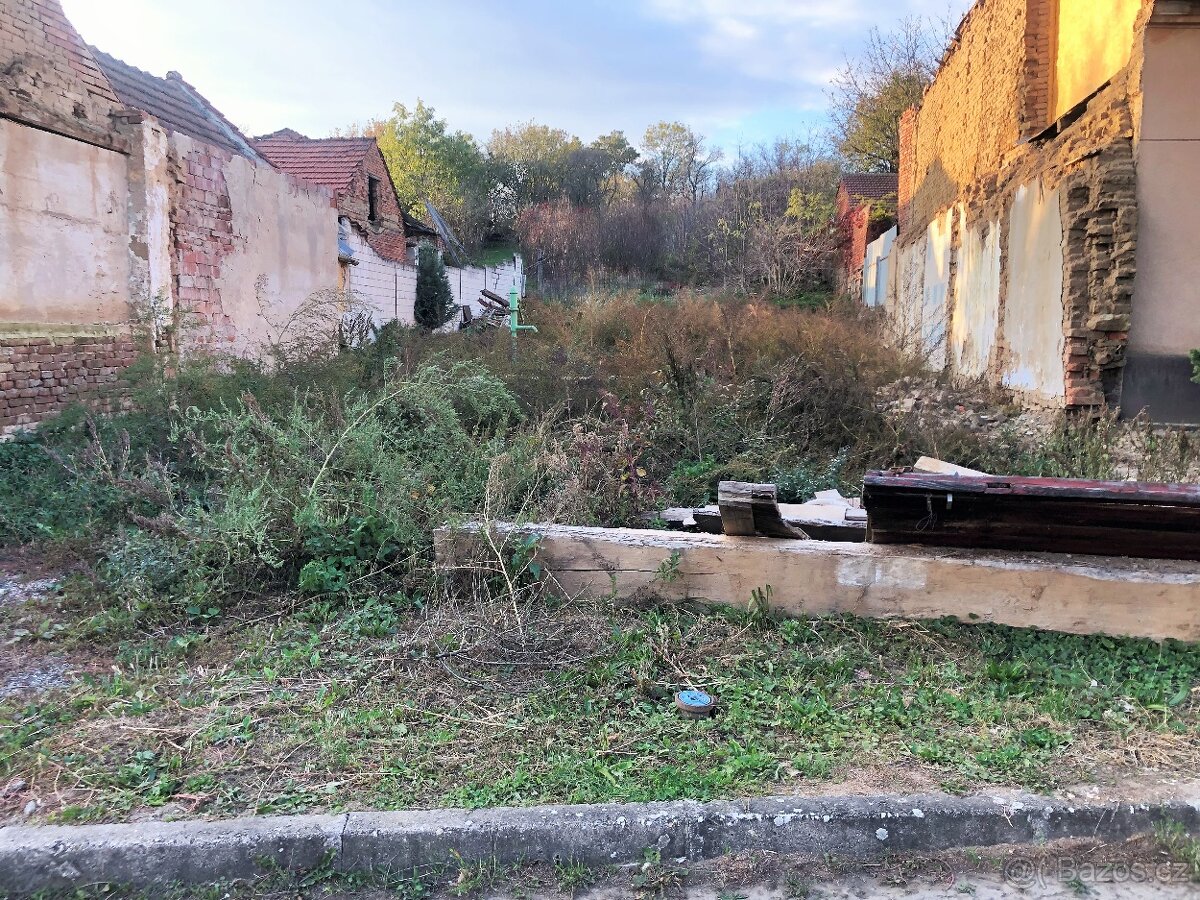 Stavební pozemek 1105m2 UH. BROD - HAVŘICE