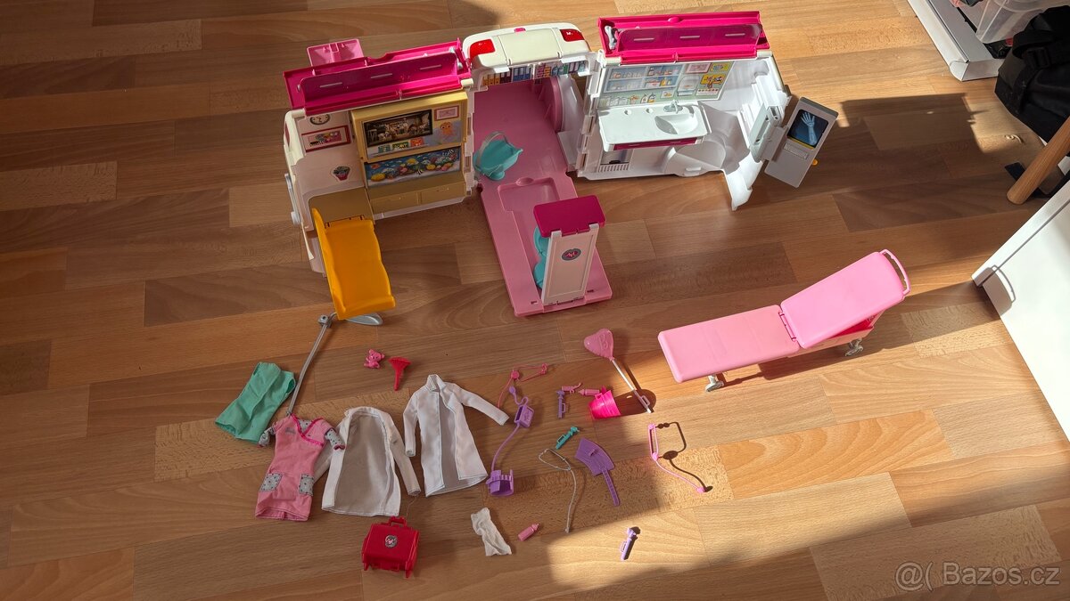 Barbie Ambulance - Mobilní klinika Mattel