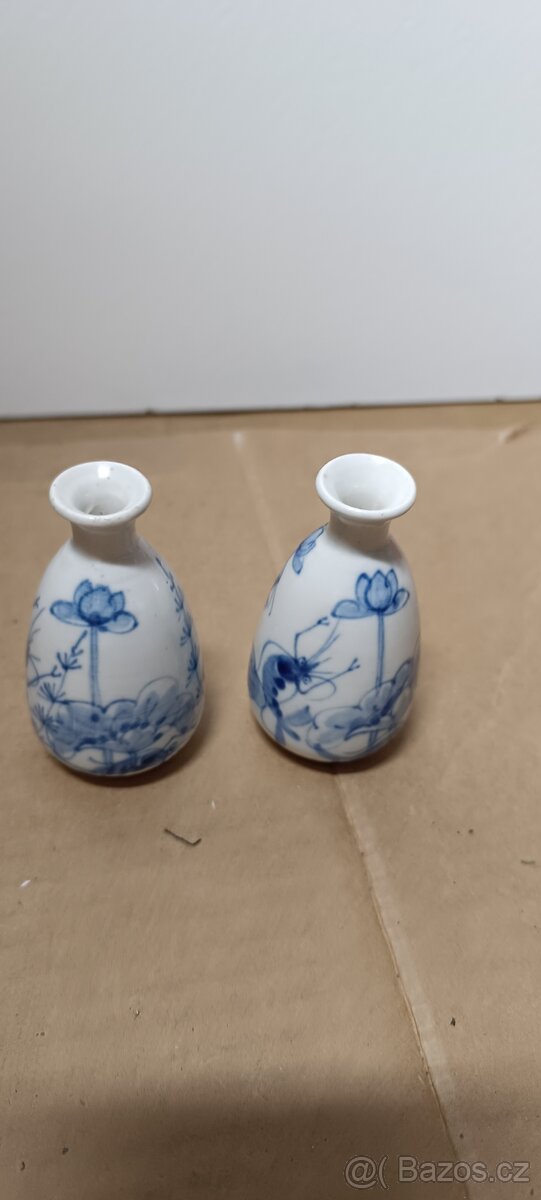 2 x malá porcelánová vázička