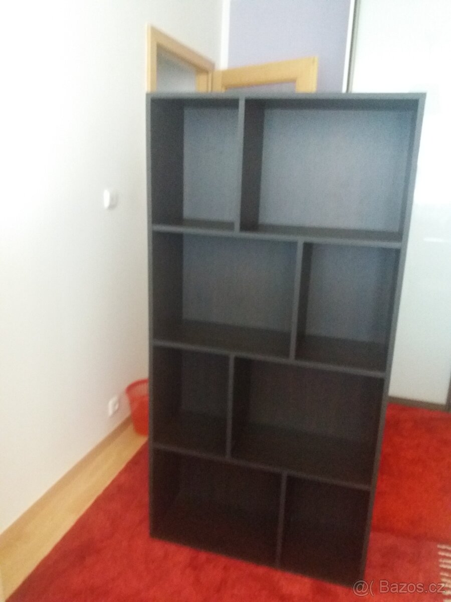 Knihovna či regál
