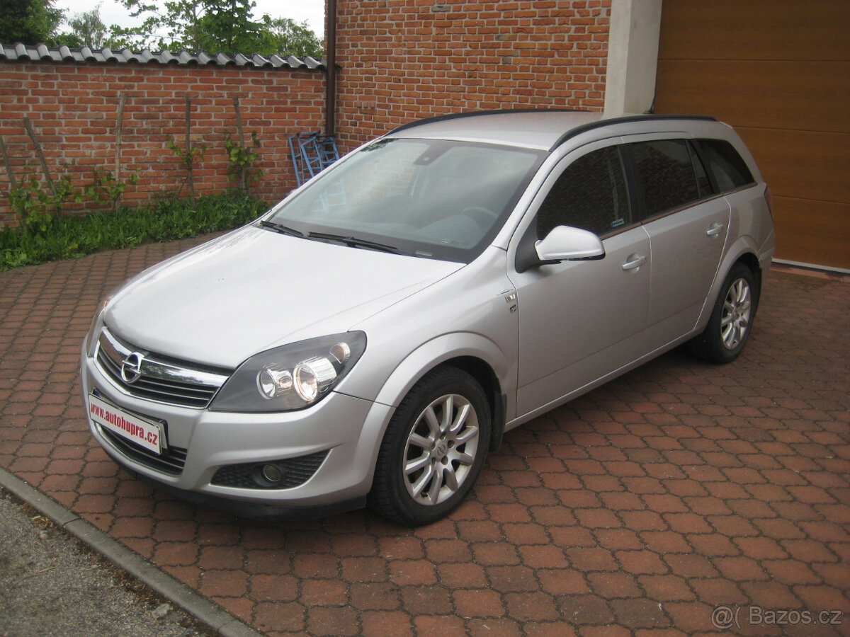 OPEL ASTRA 1.9 CDTi CARAVAN KLIMA TAŽNÉ NAVI