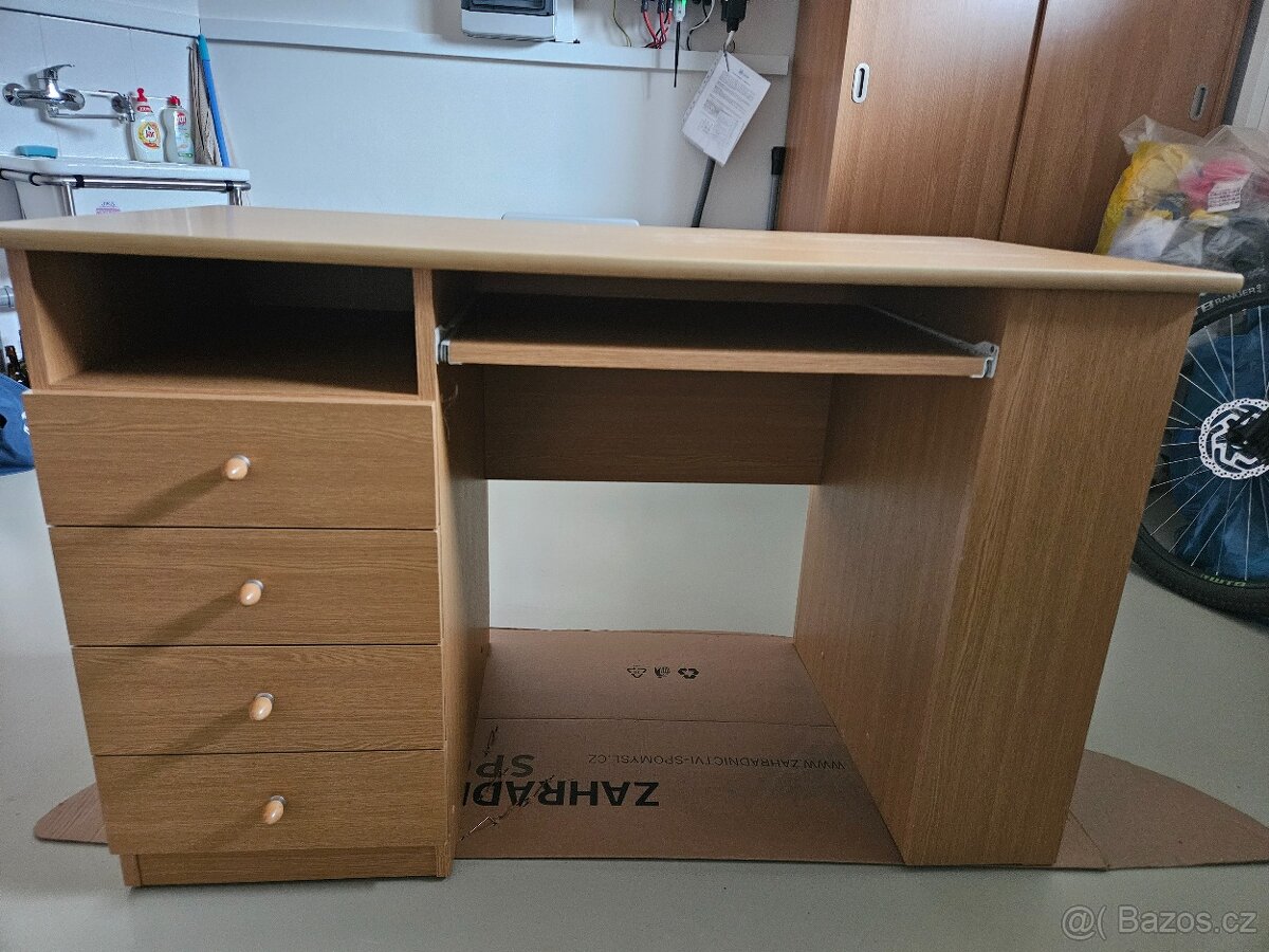 psací stůl