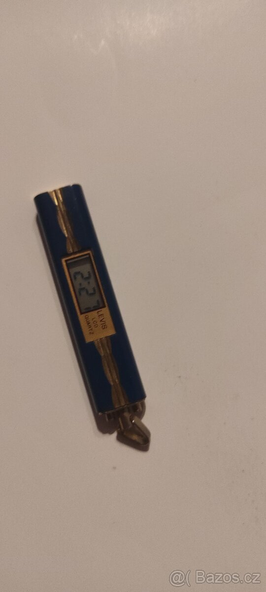 Funkční LCD přívěškové hodinky levi's
