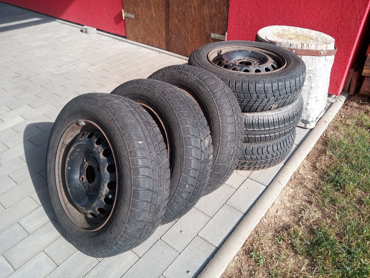 6ks 13" pneu 155/70 R13, vč. plechových disků