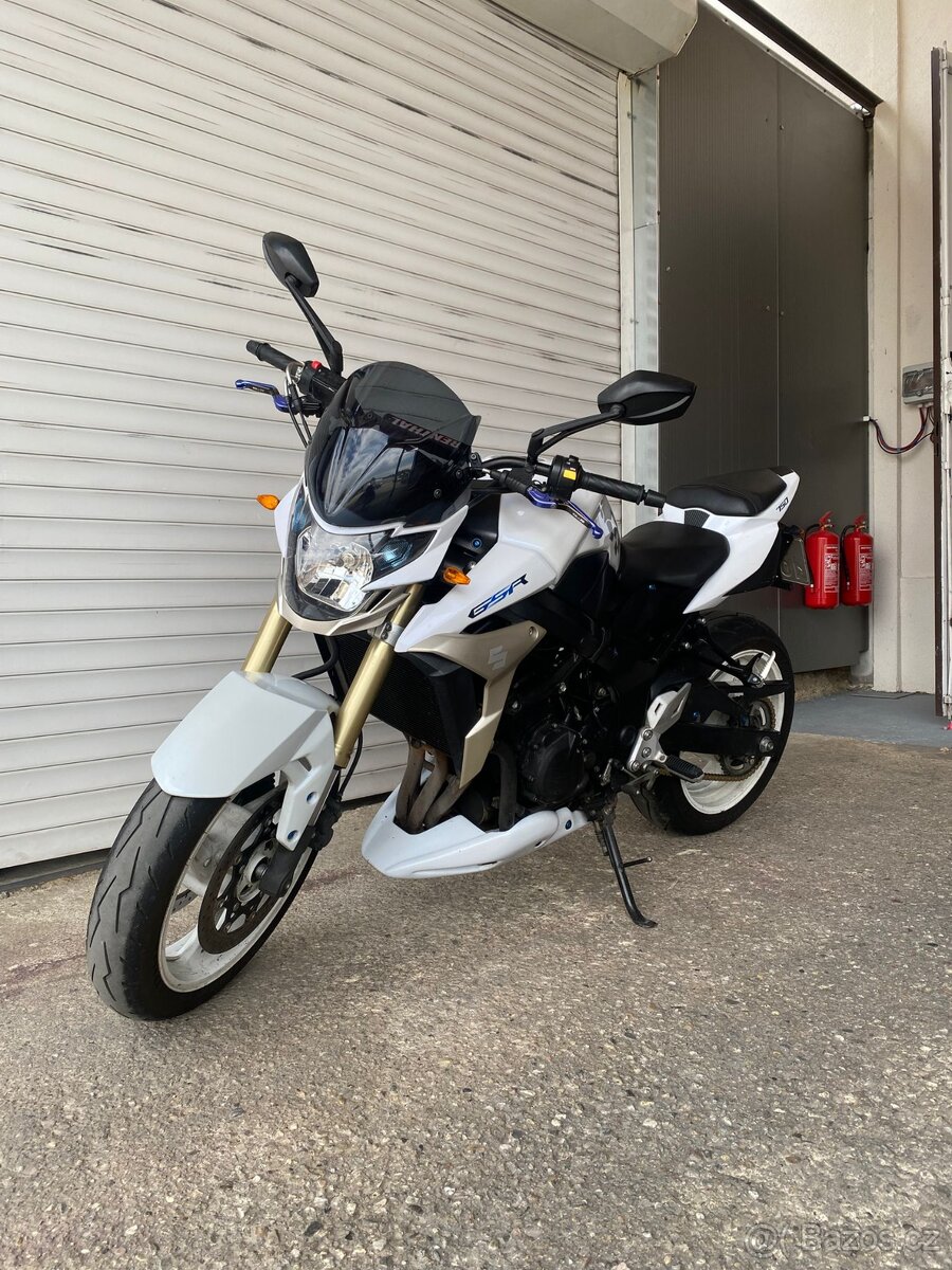 Suzuki GSR 750
