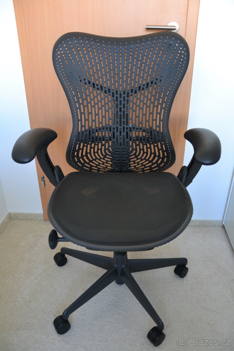 Kancelářská židle Herman Miller Mirra