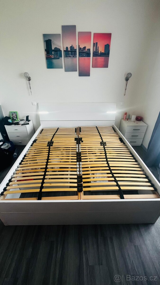 Manželská postel 180x200 cm s rošty, LED a úložným prostorem