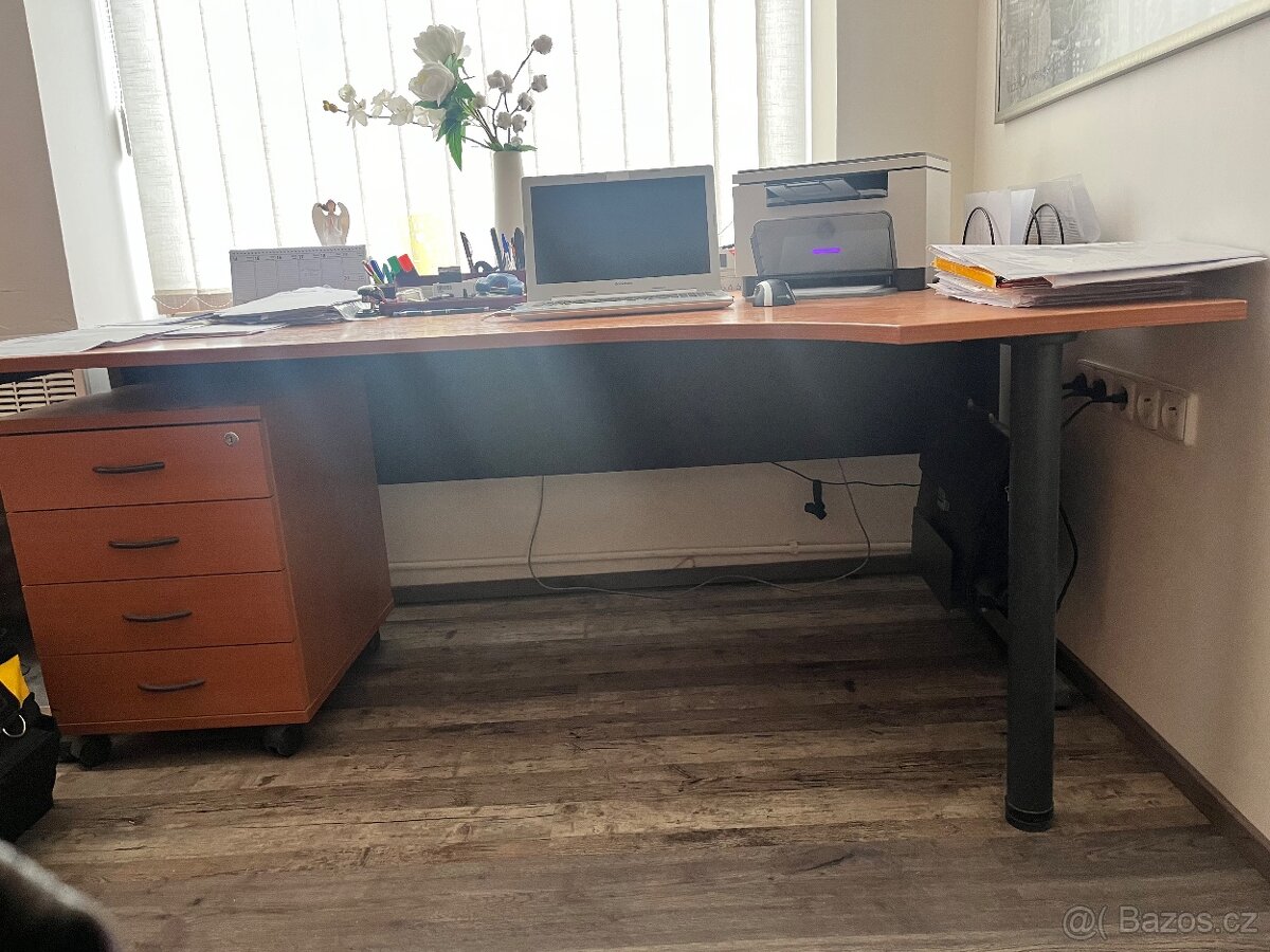 Kancelářský stůl 180x80