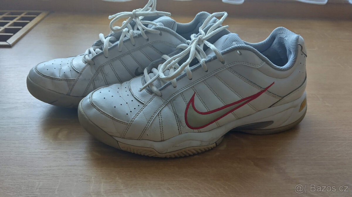 Nike bílé tenisky vel. EUR 43