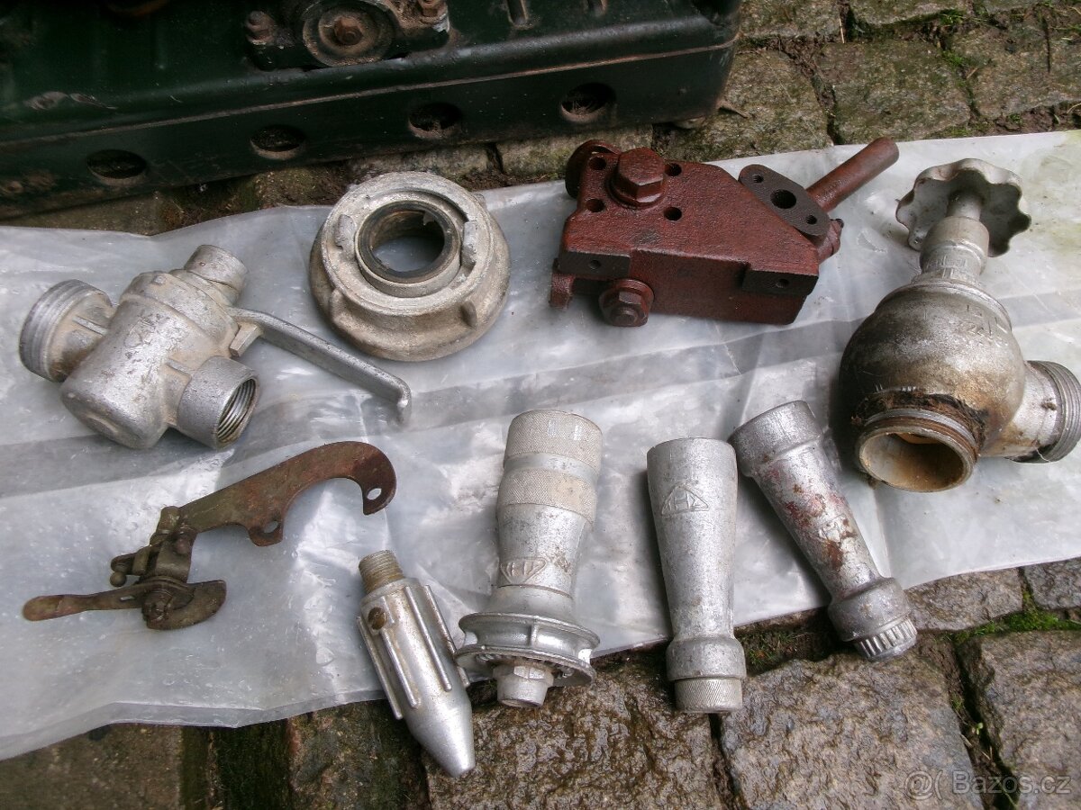 prodám různé hasičské vybavení, autosoučástky, plechové nádr