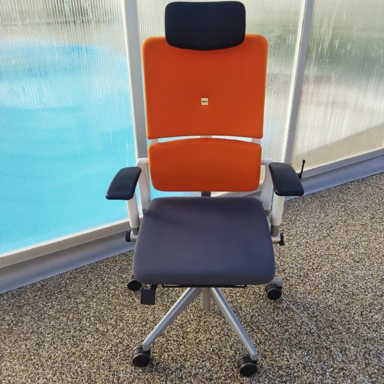 Kancelářská židle Steelcase Please s podhlavníkem