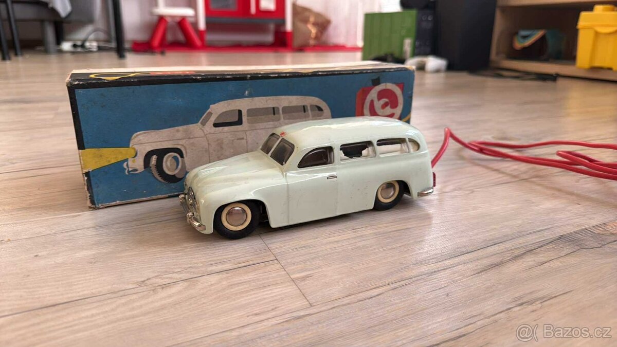 PLECHOVÉ AUTO SANITKA, ITES IGLA, ŠKODA 1200 NA BOWDEN, KABE