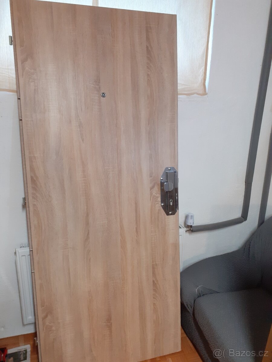 Prodám bezpečnostní bytové dveře