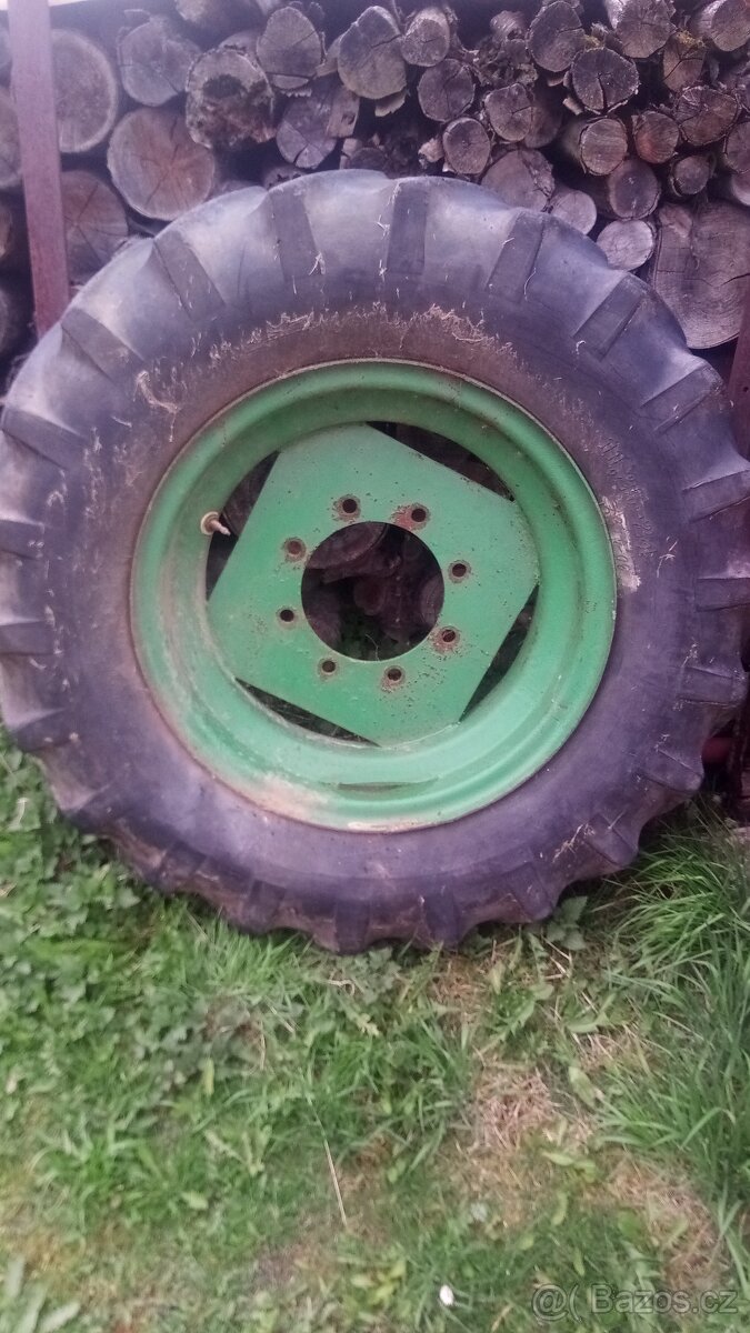 Zetor 25 A,Škoda 30-kolo z traktoru