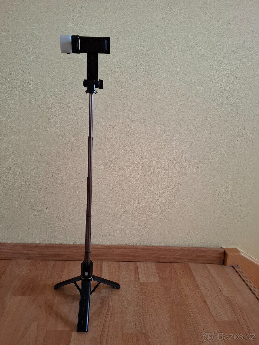 Teleskopická tyč tripod pro selfie foto s bluetooth černá