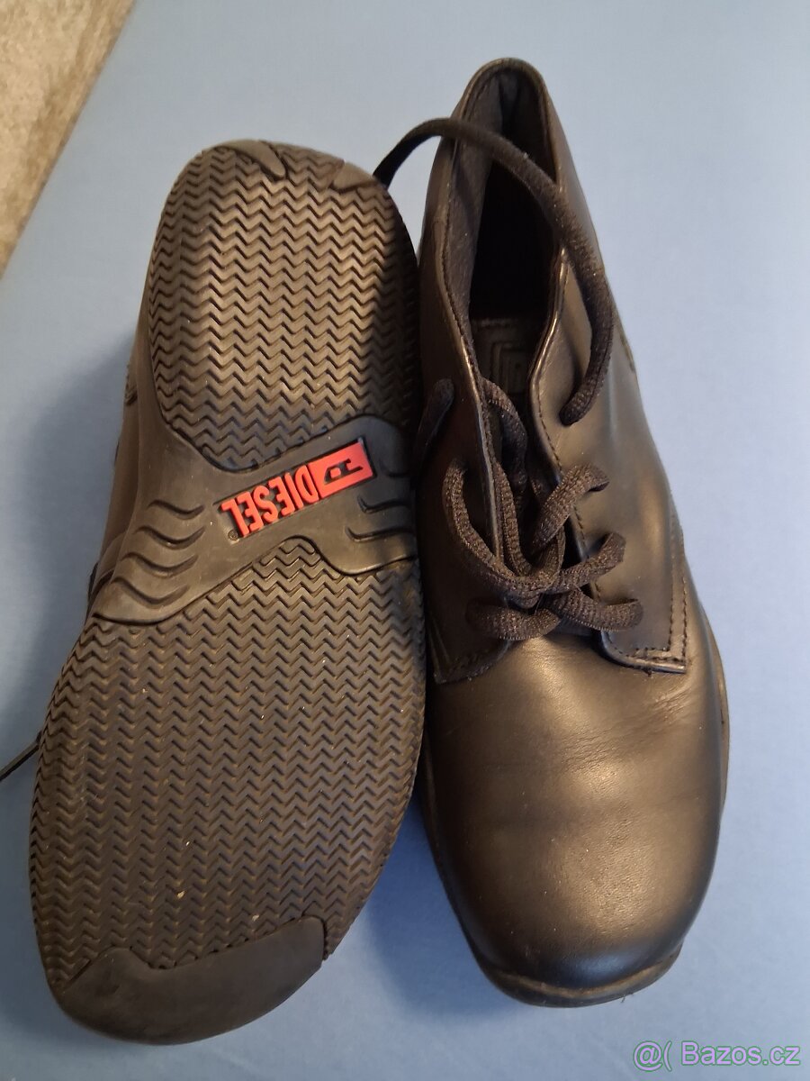 Kotníkové  boty  DIESEL vel.40 černé